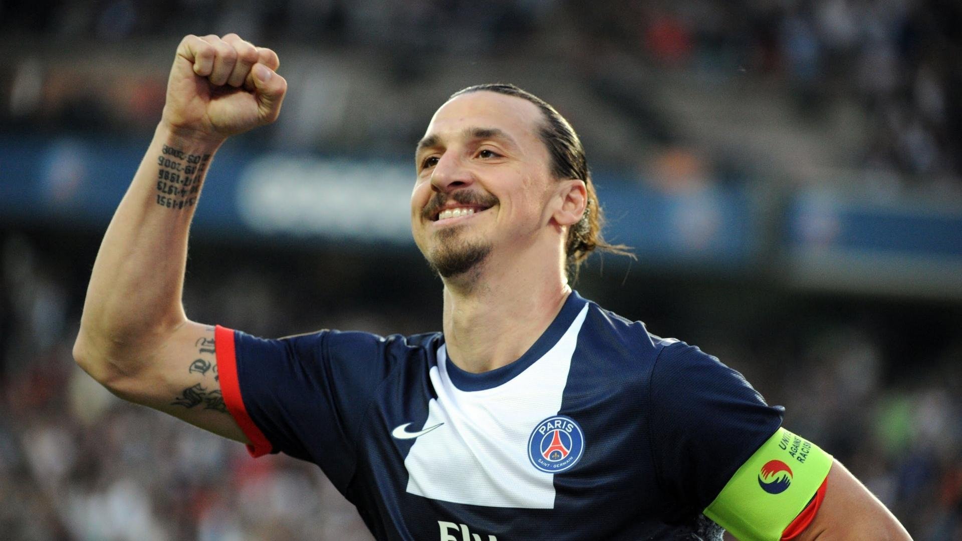 特斯·冯·迪克：领导南非队中场的攻防转换，调度球场节奏，冯 斯特拉客